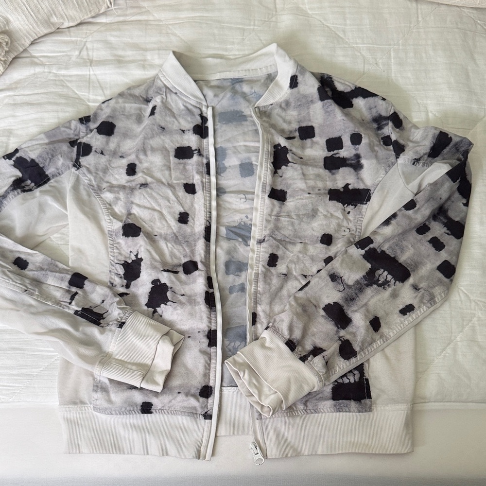 Lululemon Abstract Navy, Grey, and White Zip-Up Jacket
